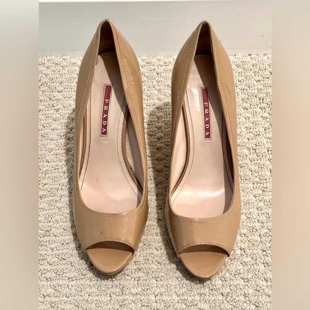 Sz 37.5 Prada Camel Patent Leather Wedges - Picture 2 of 6